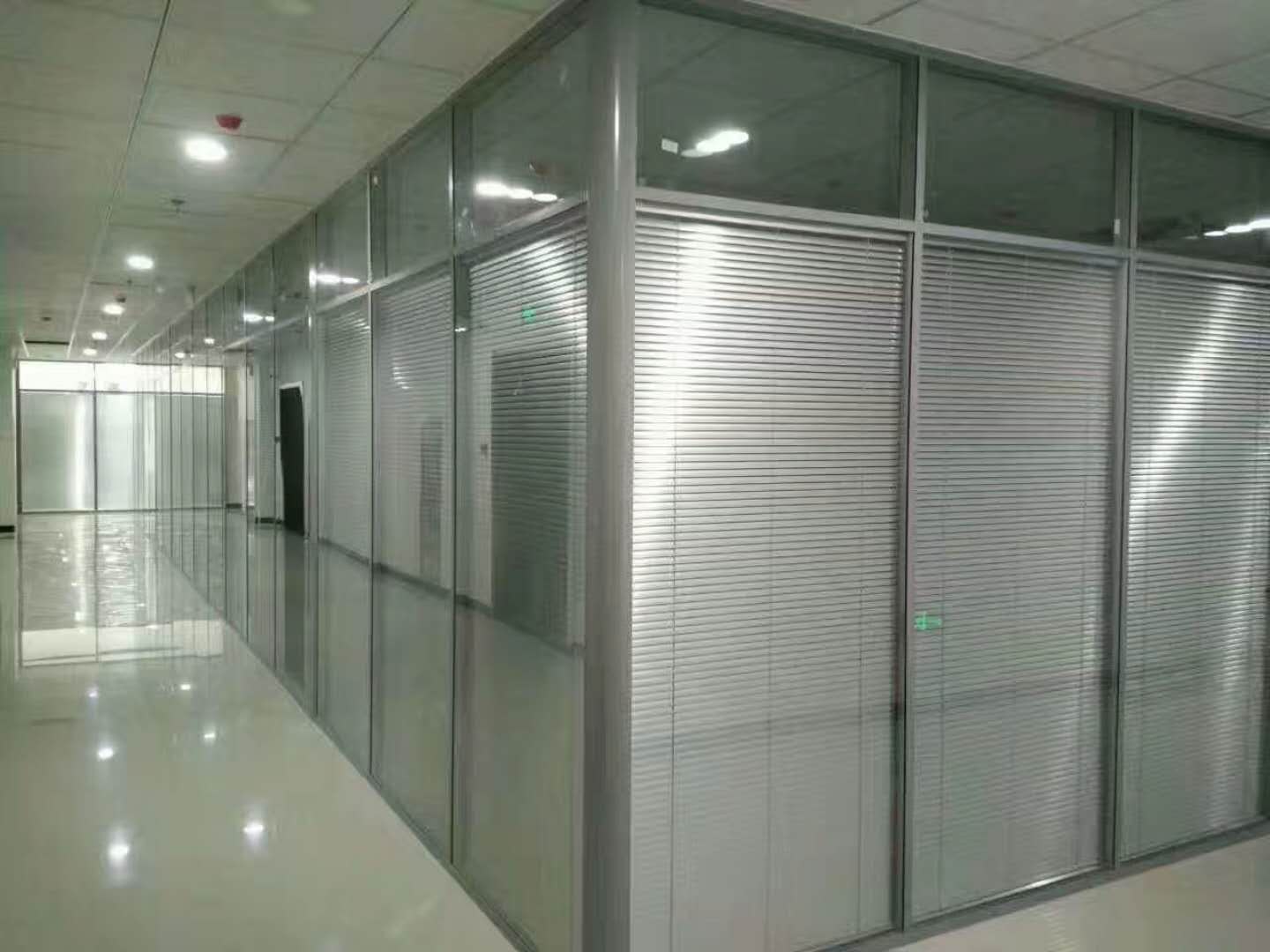 成都辦公室隔斷有哪些好處？